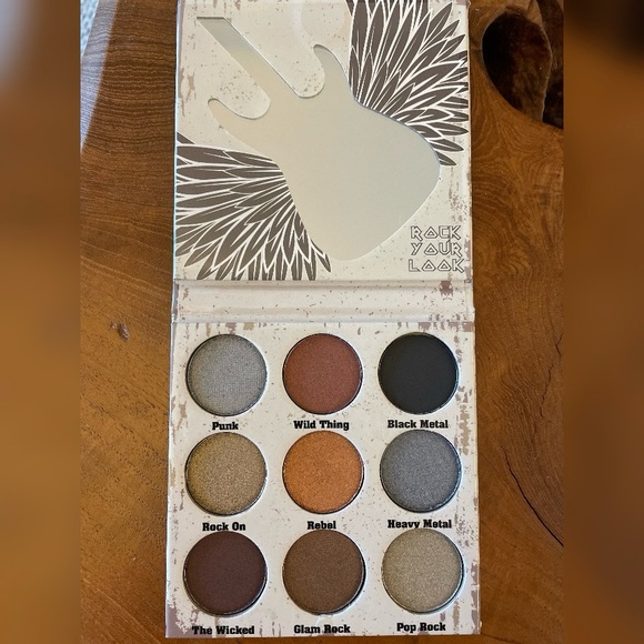 Crown Glam Metals Eyeshadow Palette - Picture 3 of 3